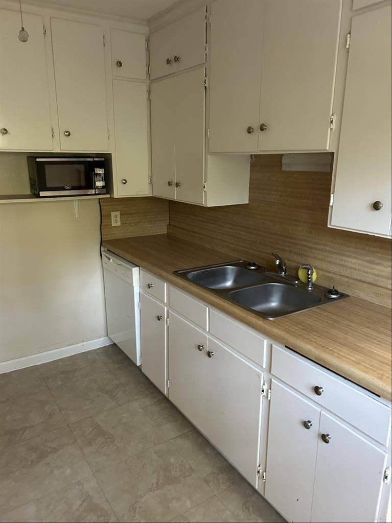 Minnetonka home room for Rent $