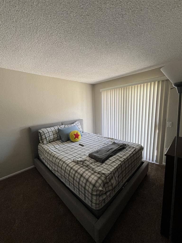 Couple looking for a roommate