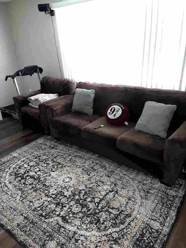 Couple looking for a roommate