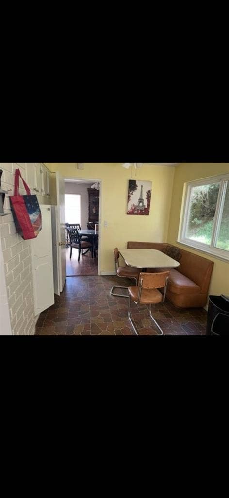 Big Room SafeFemale House no drama