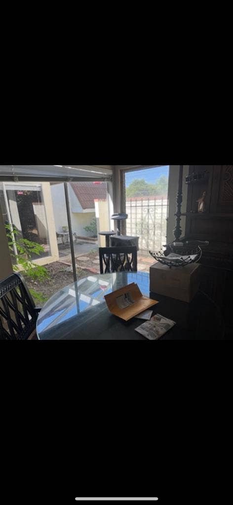 Big Room SafeFemale House no drama