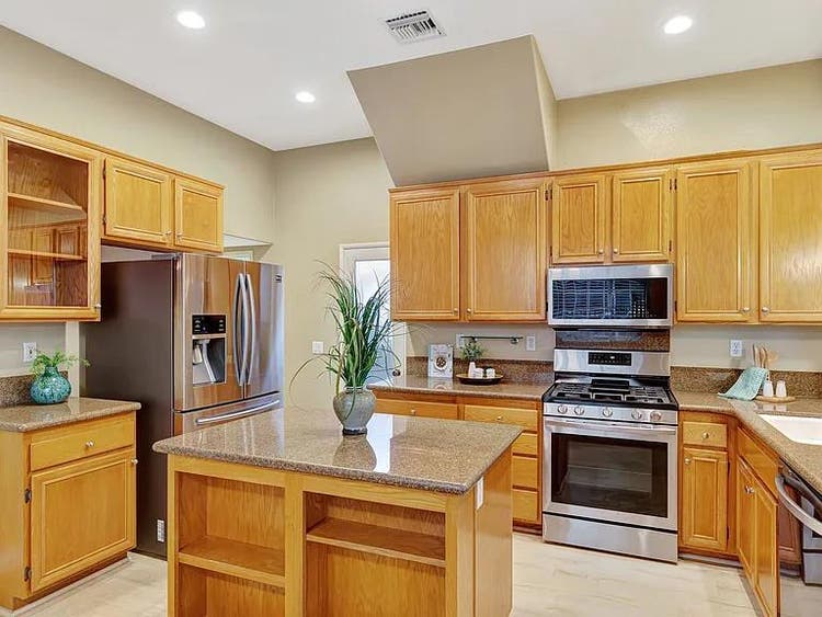 BA Lease Takeover in 3BR Condo