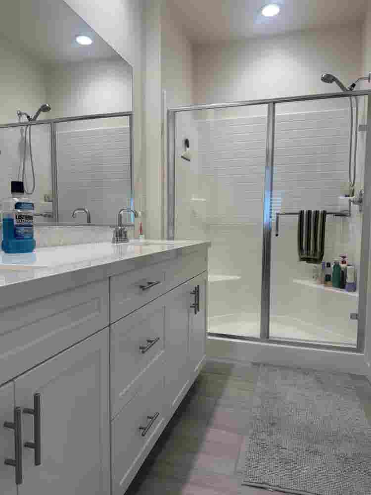 Master Bedroom w Private Bathroom