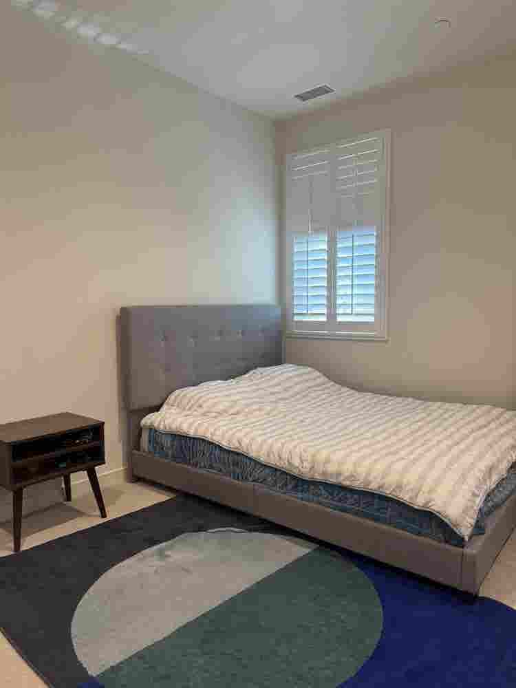 Master Bedroom w Private Bathroom
