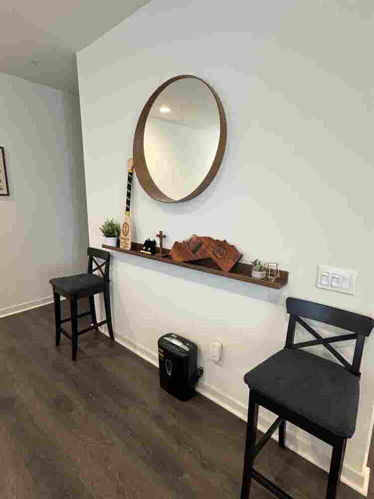 Master Bedroom w Private Bathroom