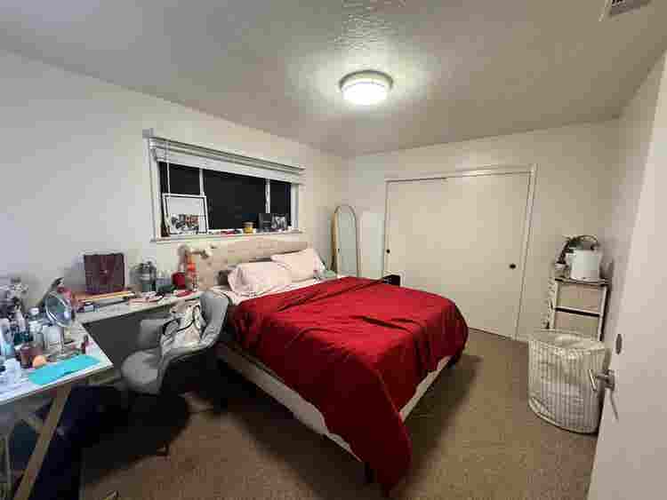 Female Roomate Redwood City