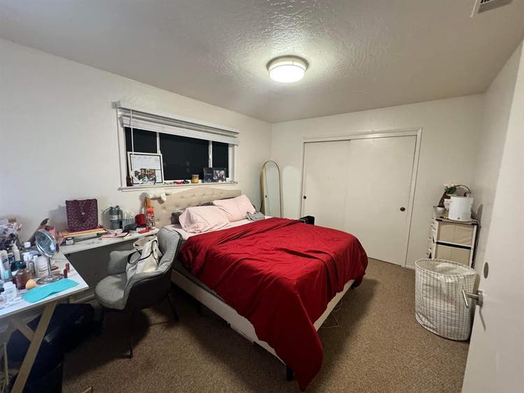 Female Roomate Redwood City