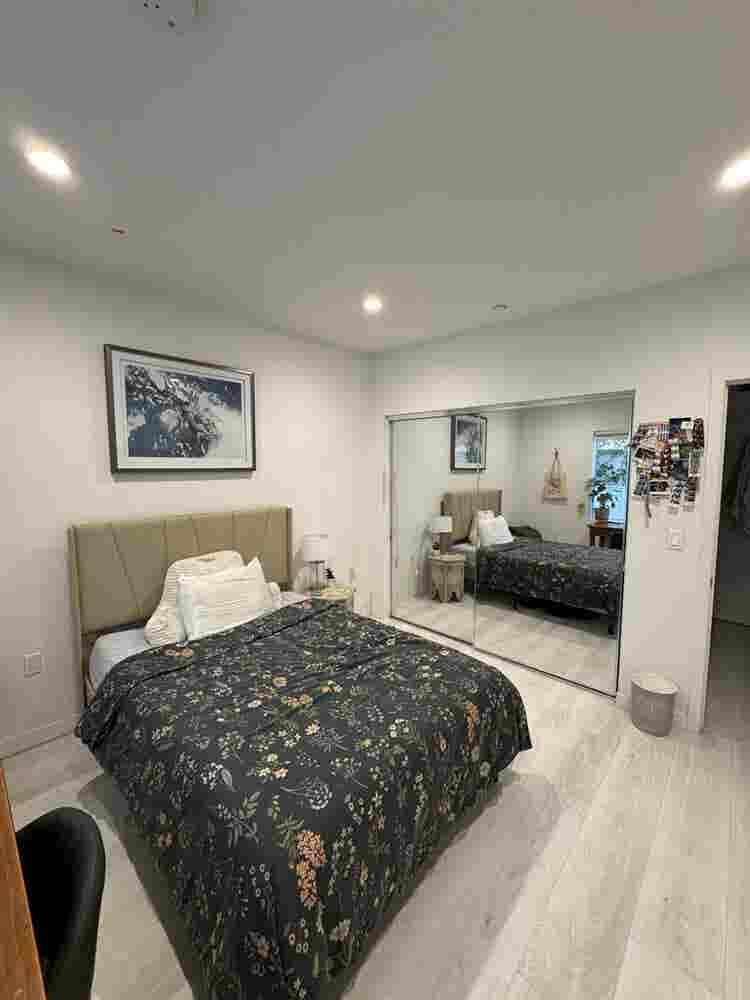 Bedrooms available in Brentwood apt