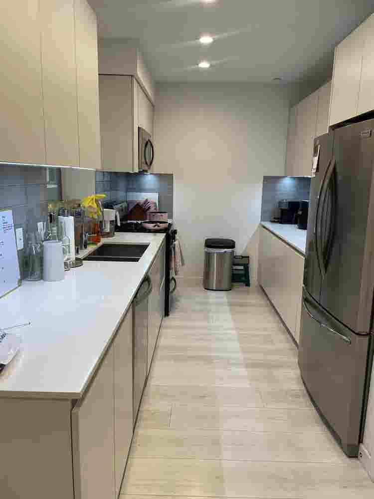 Bedrooms available in Brentwood apt