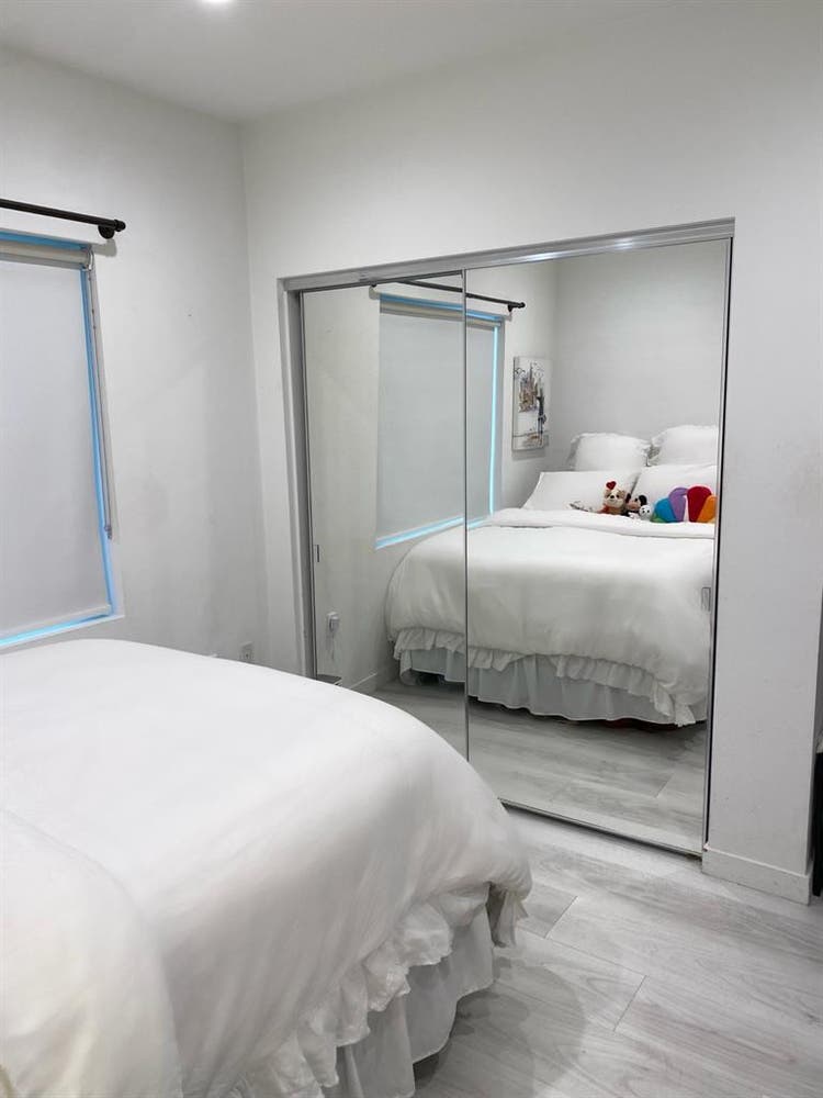 Bedrooms available in Brentwood apt