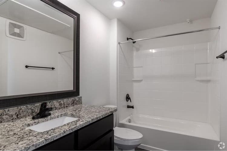 Full size bedroom & walk in closet