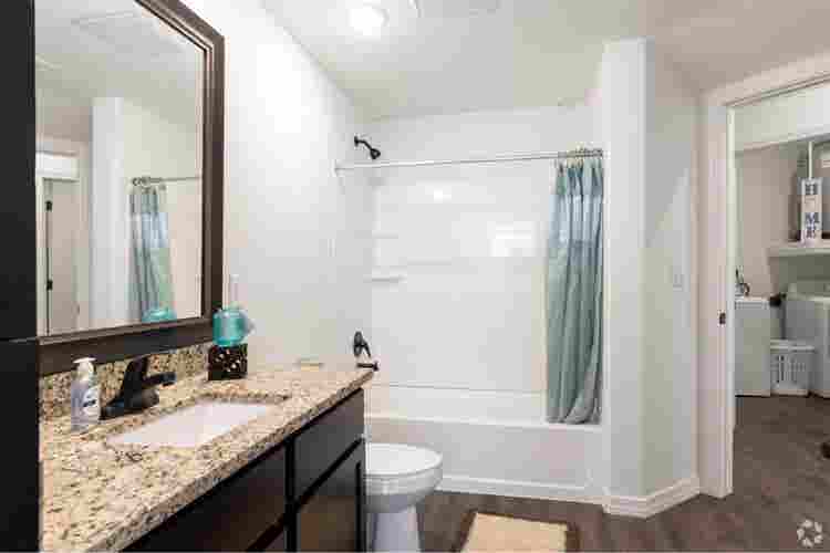 Full size bedroom & walk in closet