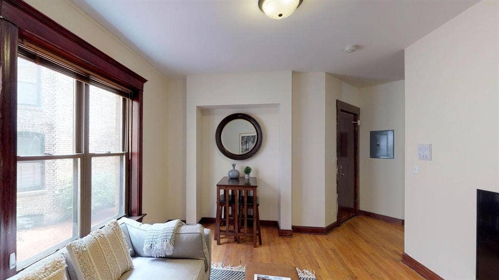 1 BR in Chicago