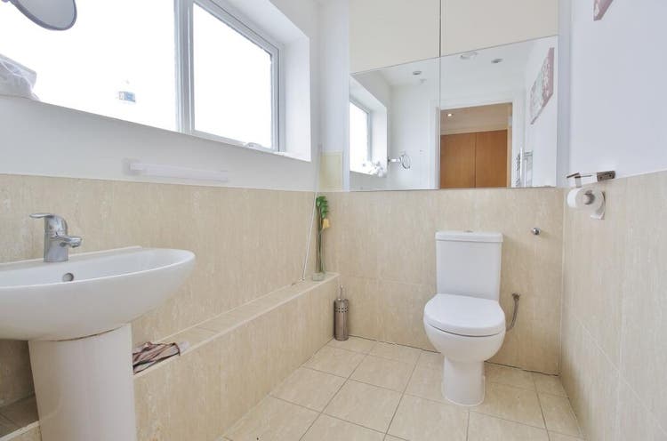 4 Bed Town house Hounslow, UK, Tw3