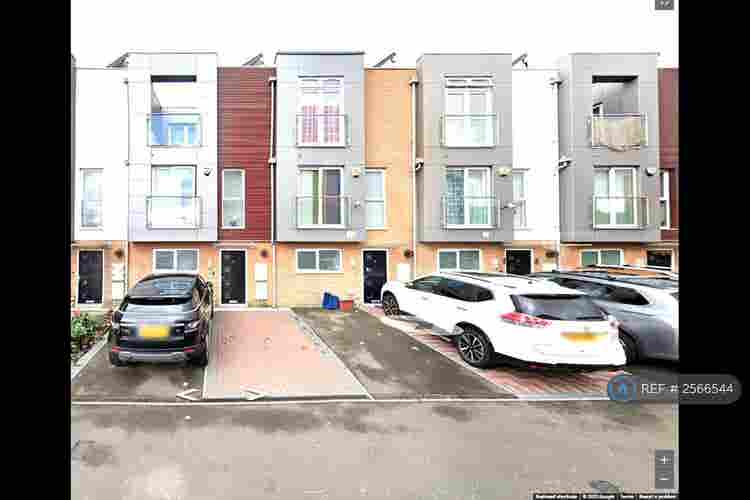 4 Bed Town house Hounslow, UK, Tw3
