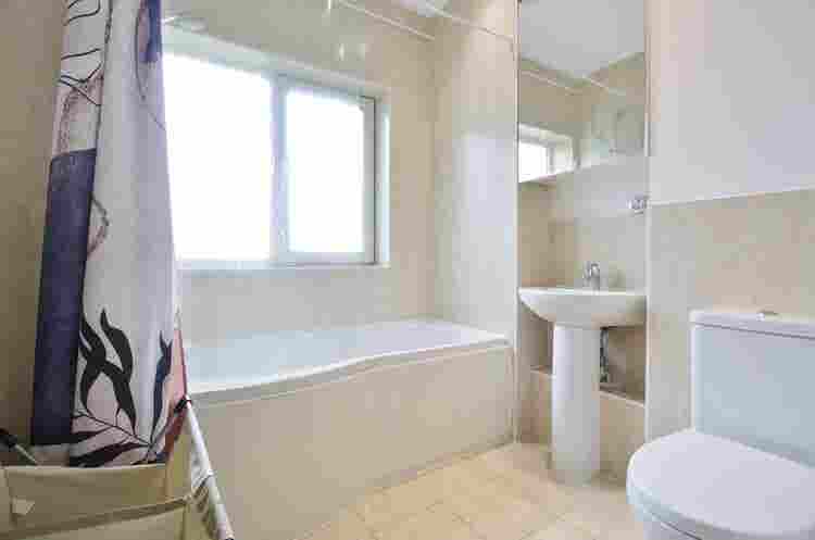 4 Bed Town house Hounslow, UK, Tw3