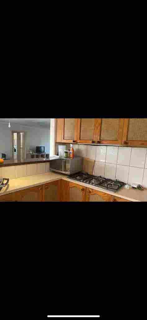 Glen Waverly . Amazing space/house