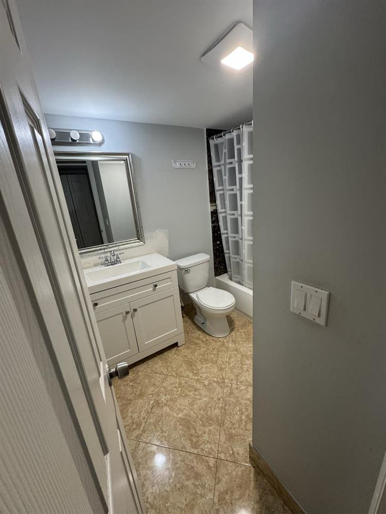 Looking for a roommate