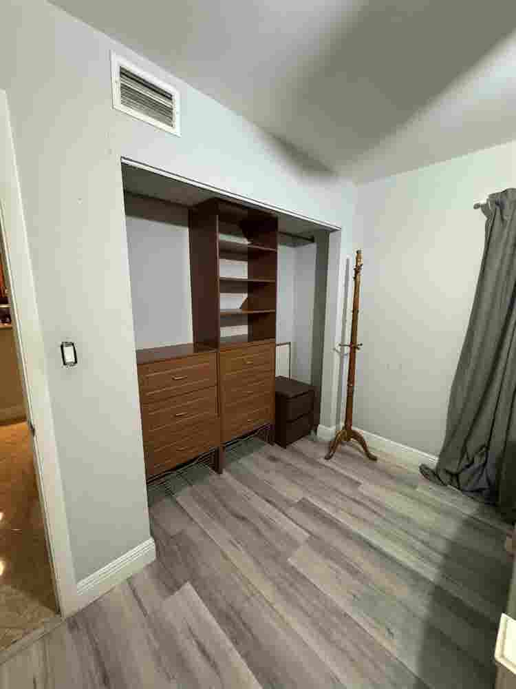Looking for a roommate