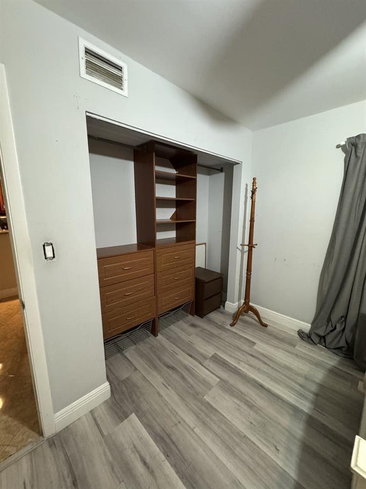 Looking for a roommate