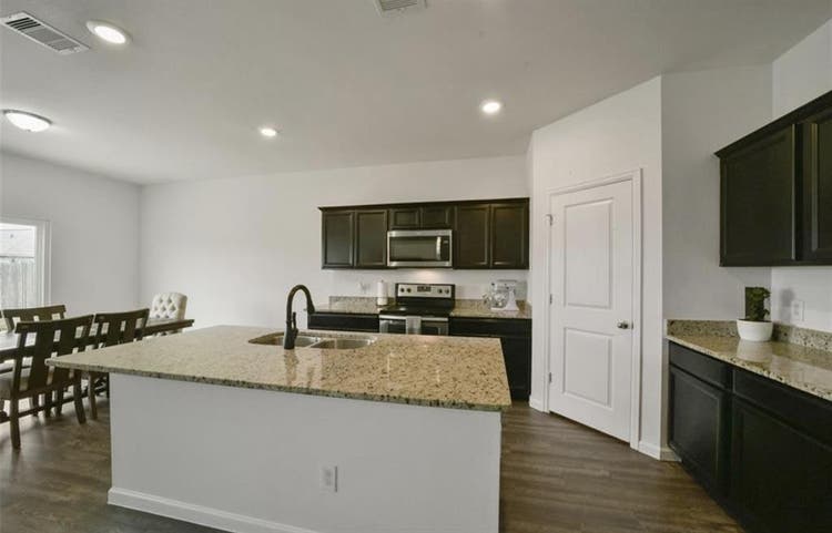 Looking to rent  rooms out