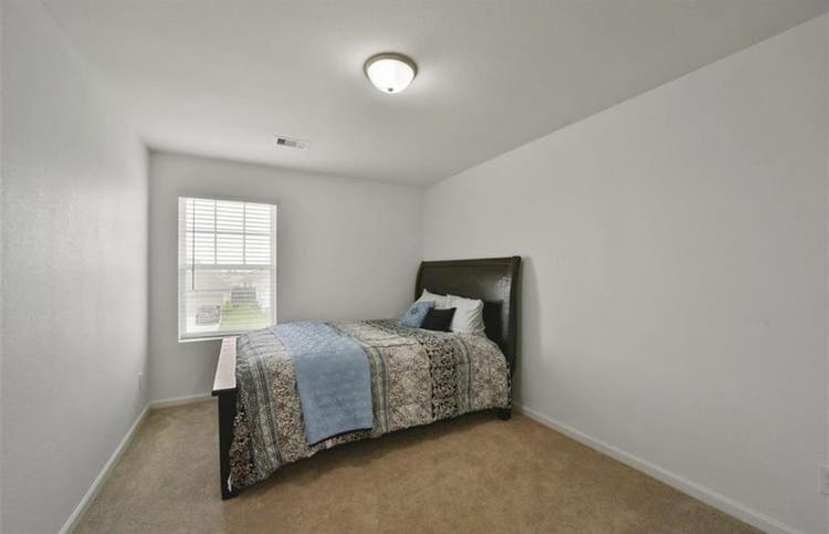 Looking to rent  rooms out