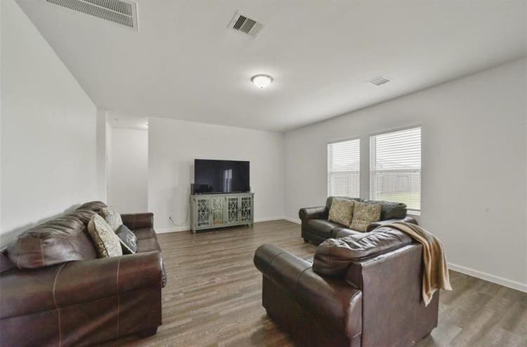 Looking to rent  rooms out
