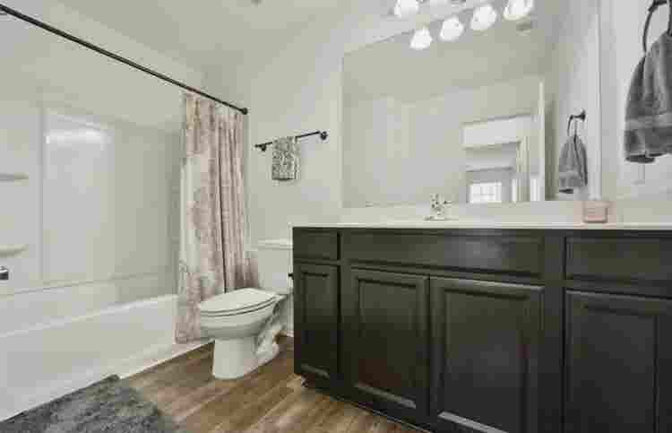 Looking to rent  rooms out