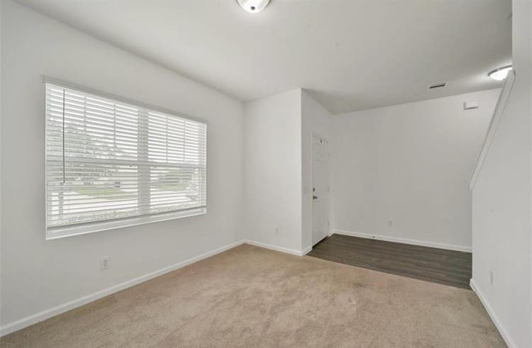 Looking to rent  rooms out