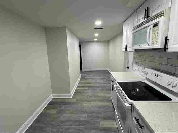 Room in 2bdrm Basement Apt