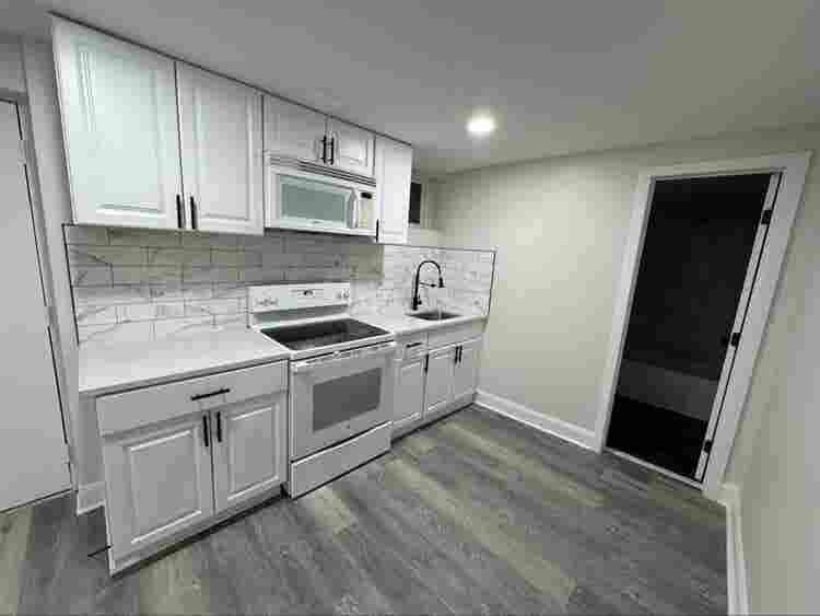 Room in 2bdrm Basement Apt