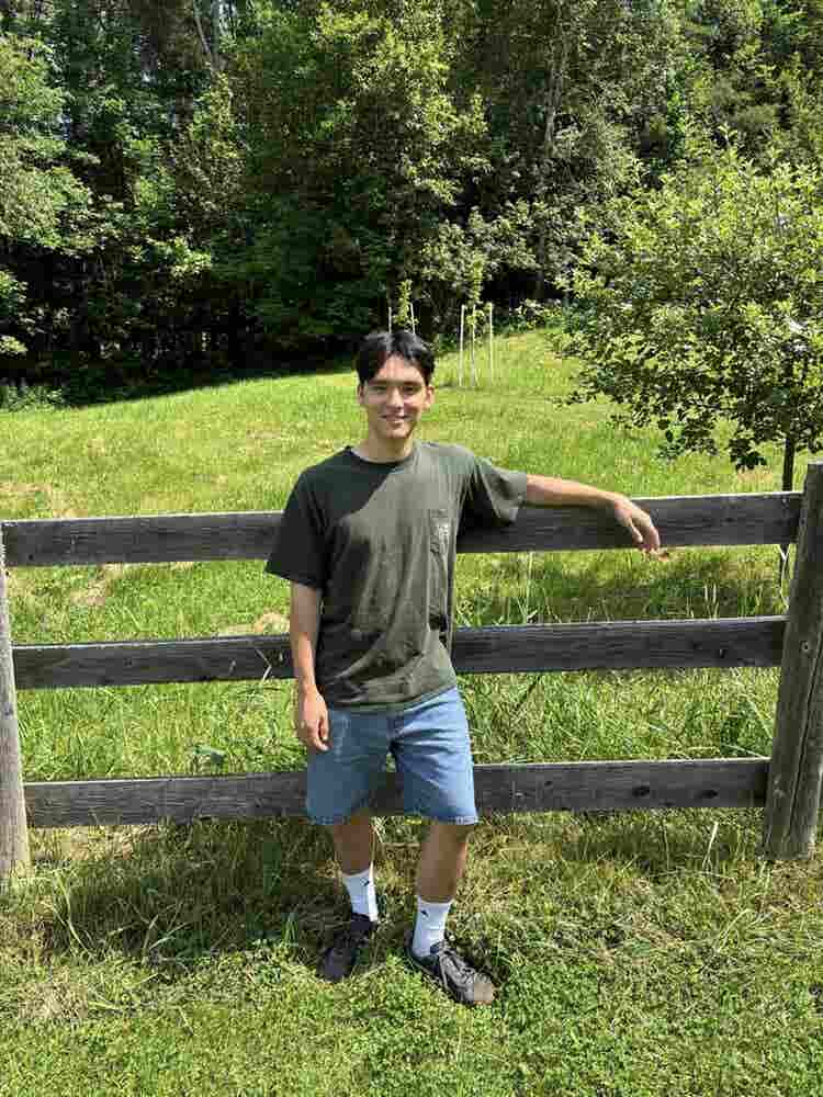 Quinn is looking for roommates