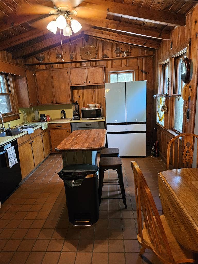 Private home on 5ac wooded property