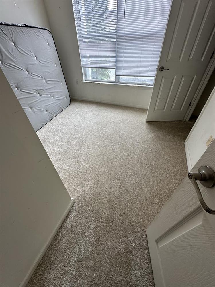 Spacious apartment 2nd Floor !