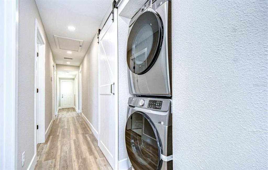 Private Room for Rent Beach Cottage