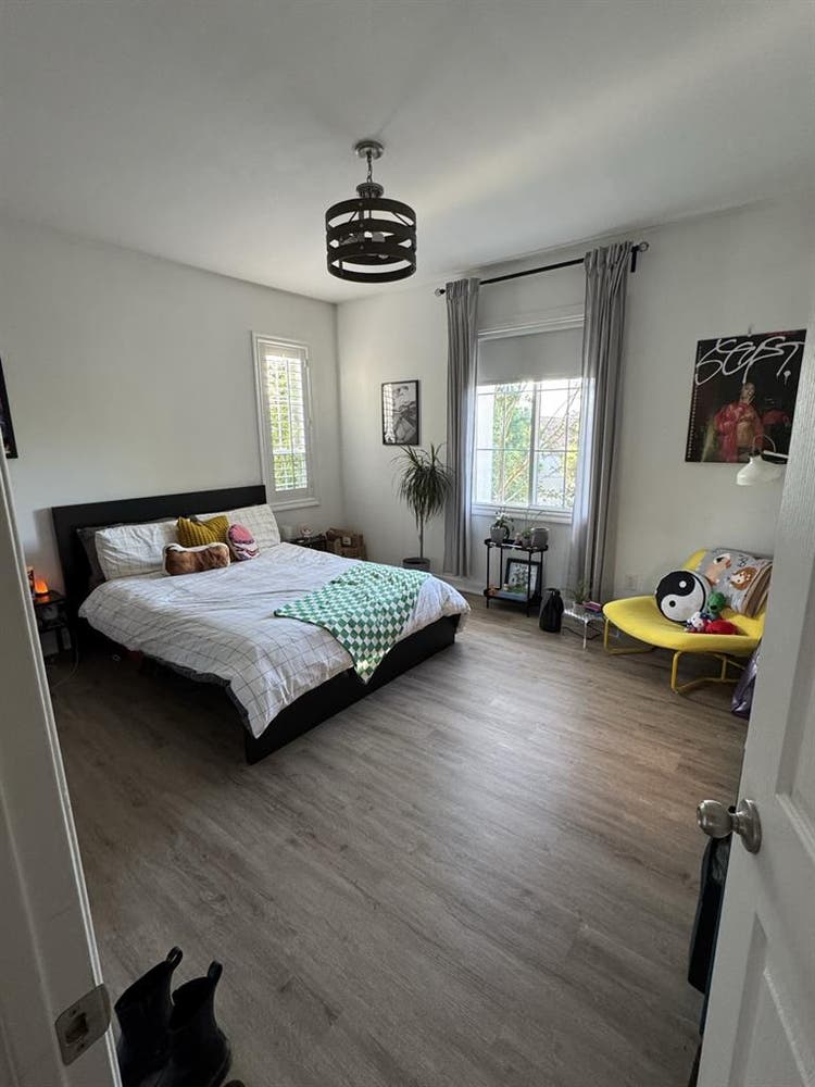 Large private room & bathroom