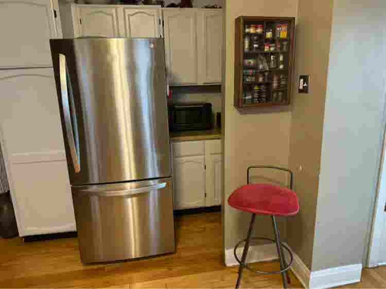 private room in SE Rogers Park apt