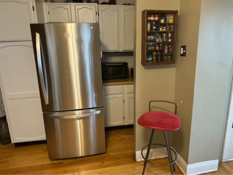 private room in SE Rogers Park apt