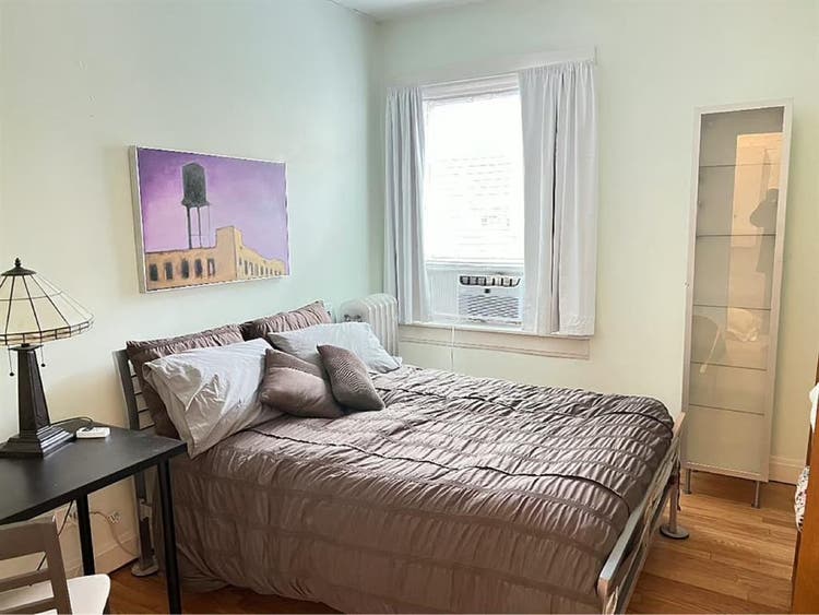 private room in SE Rogers Park apt