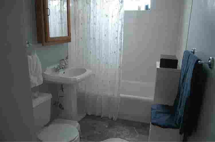 private room in SE Rogers Park apt