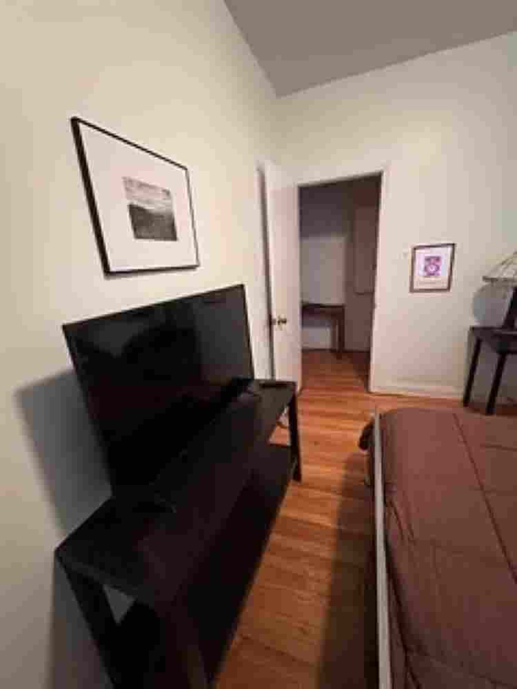 private room in SE Rogers Park apt