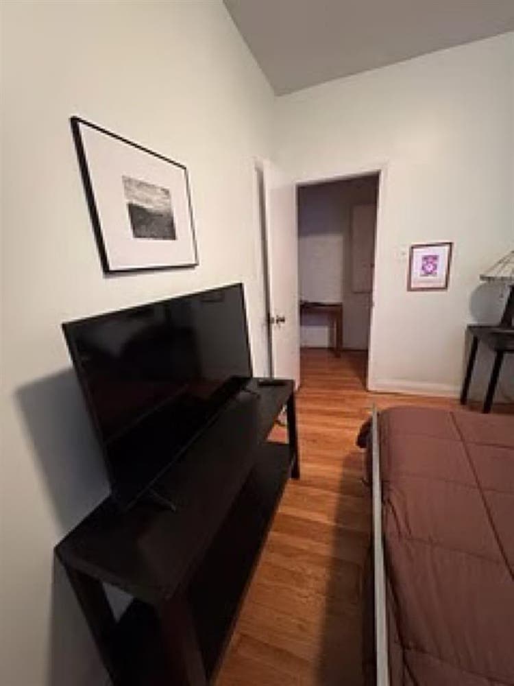 private room in SE Rogers Park apt