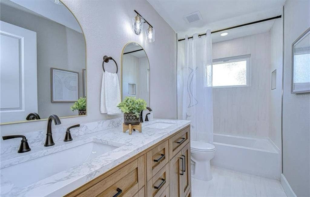 Private Room for Rent Beach Cottage