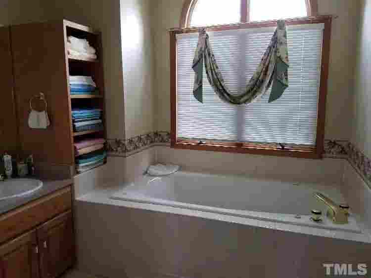 4 BR in Apex