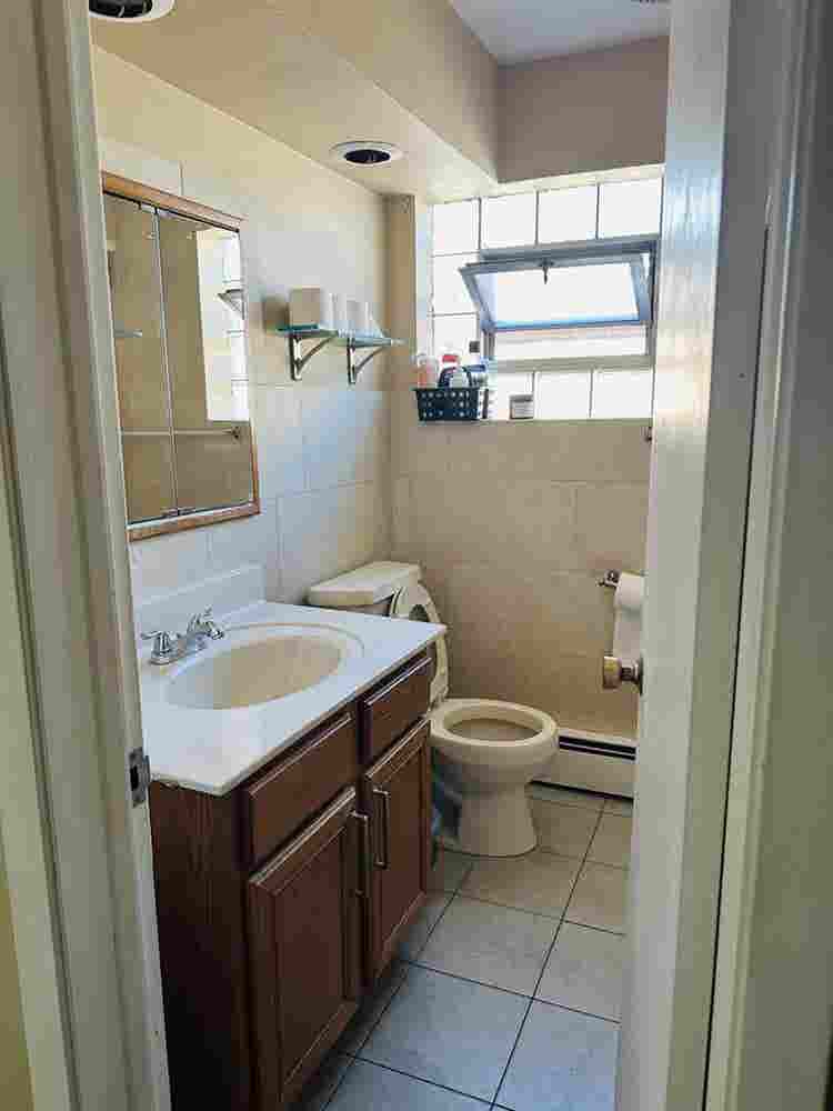 Looking for roommate