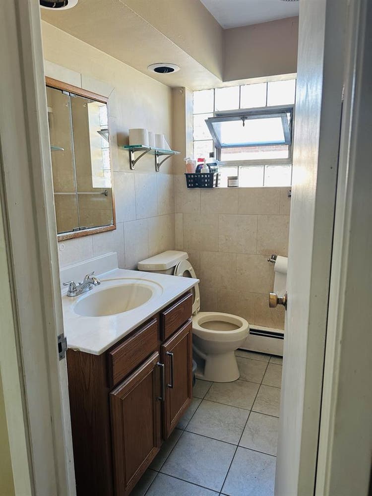 Looking for roommate