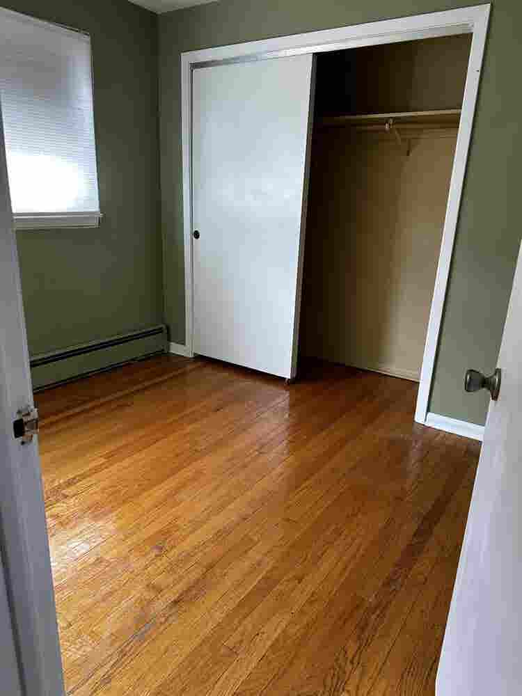 Looking for roommate