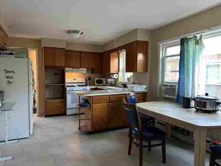 Looking for roommate