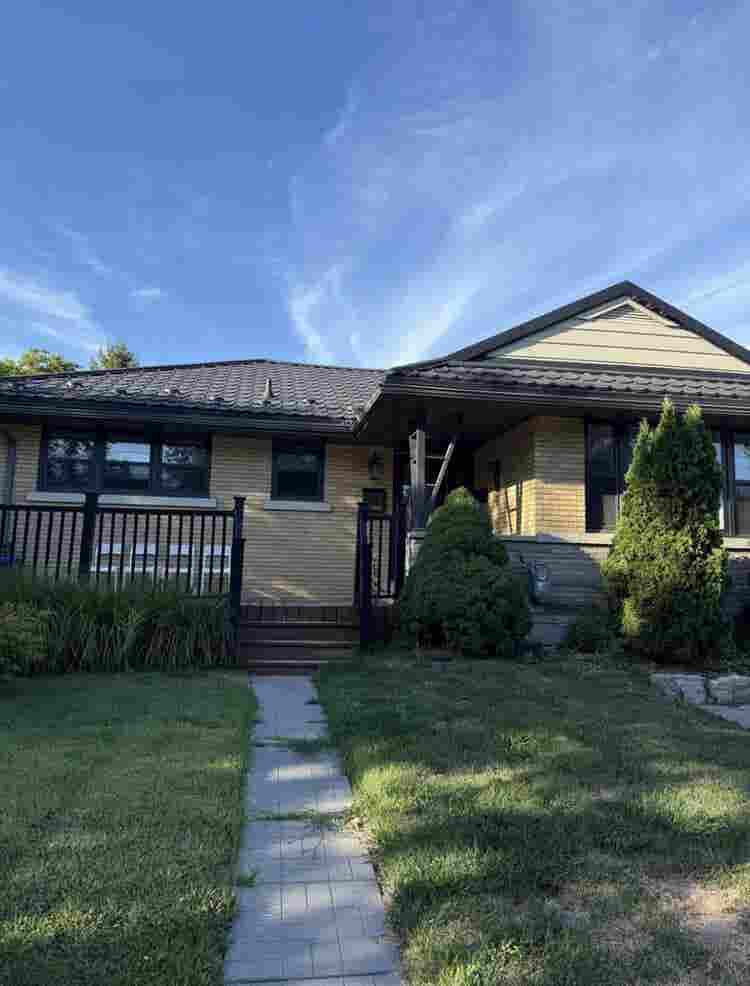 In need of 3rd roommate!