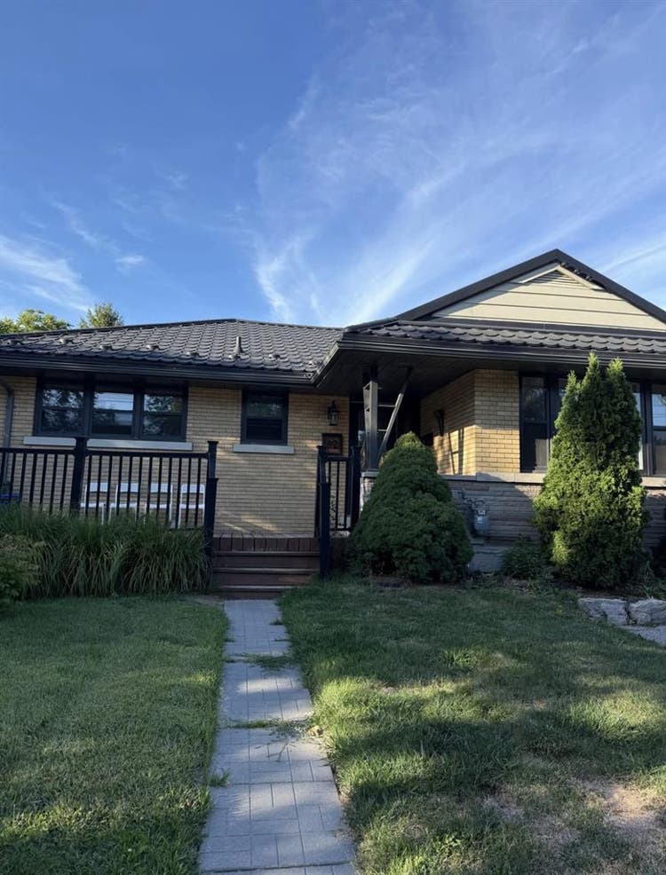 In need of 3rd roommate!